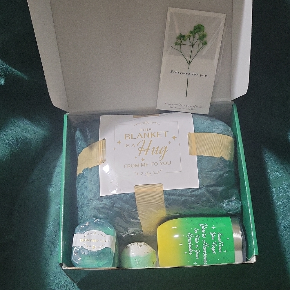 Luxurious Gift Set with Blanket, Candle, Bath Bomb, Diamond Soap, Metal Cup